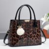 Cross-border new hand-held crossbody bag leopard sex shoulder bag fashion casual foreign style women's trendy handbag small square bag