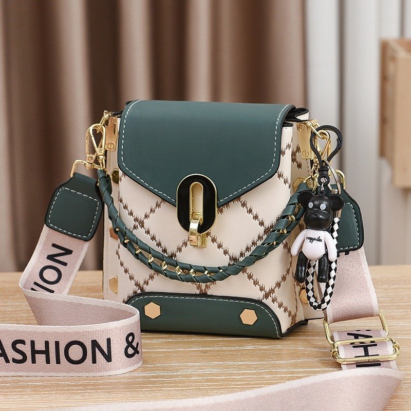 Taizhou women's bag manufacturer bag Korean version small square bag fashion versatile one-shoulder crossbody trendy mini mobile phone bag women's bag dropship